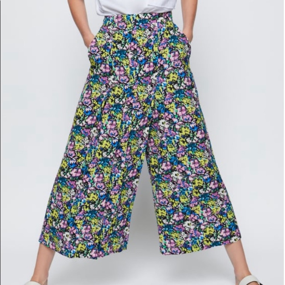 BNWT Zara flowy floral cropped pants